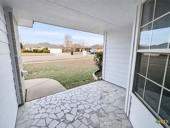 3rd image of 3410 Crescent Dr