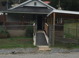 49 Maple Ave, Pineville, WV 24874