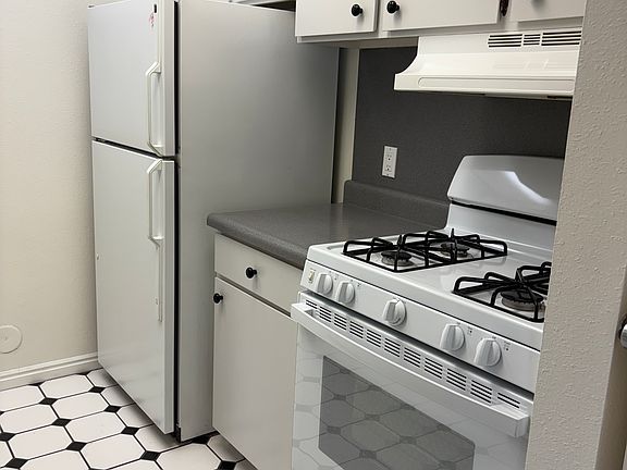 3rd image of 1168 S Foothill Dr APT 625