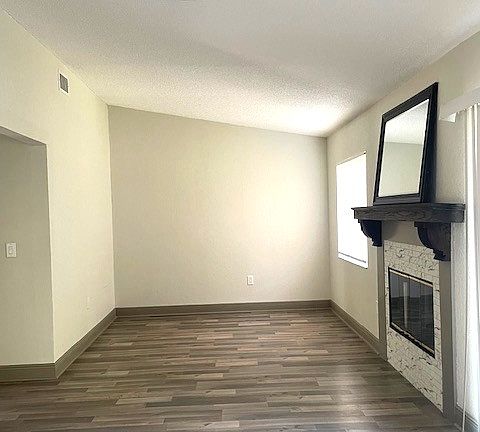 4th image of 1100 Lowry Ave Unit 33
