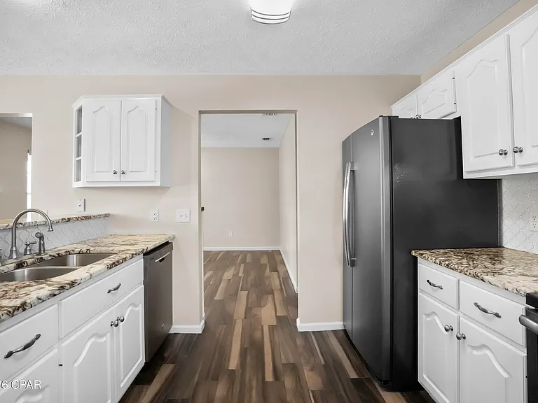 1815 Foster Ave — Photo 6