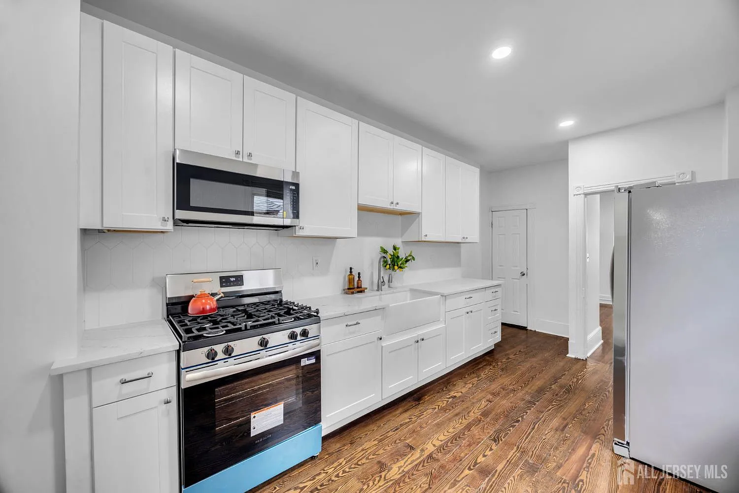 480 Stuyvesant Ave photo 1