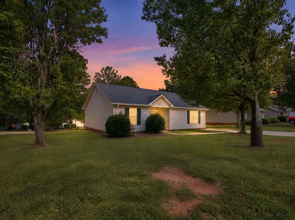 534 Lavendula St, Spartanburg, SC 29301