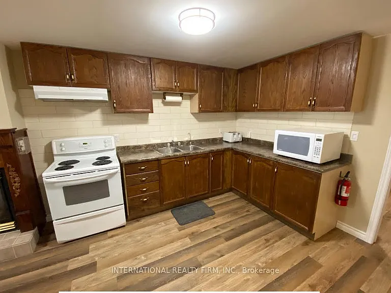 14 McGibbon Blvd #BASEMENT — Photo 3