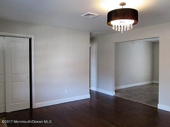 4th image of 35 Winding River Dr
