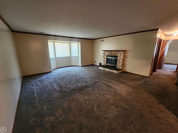 2nd image of 30522 Oakridge Manor Dr