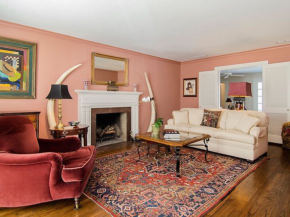 2nd image of 6019 Lakehurst Ave