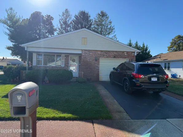 1 Dawn Way, Toms River, NJ 08757