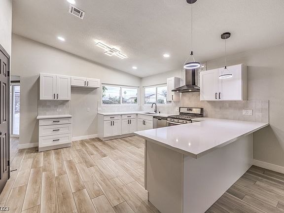 4th image of 1400 N Tonopah Dr