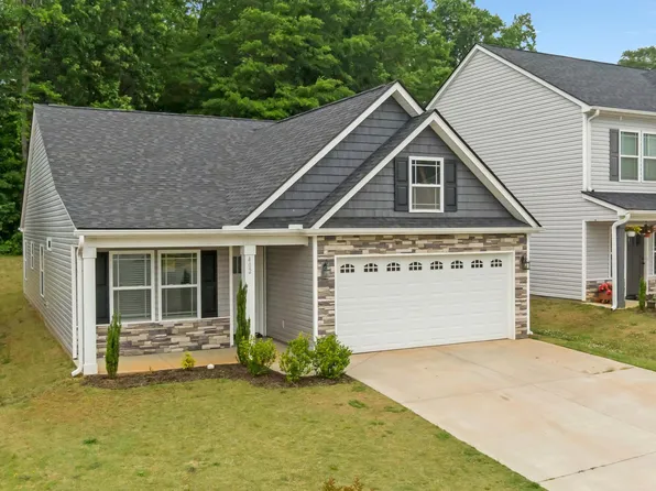 402 Bud Farmer Pl, Inman, SC 29349