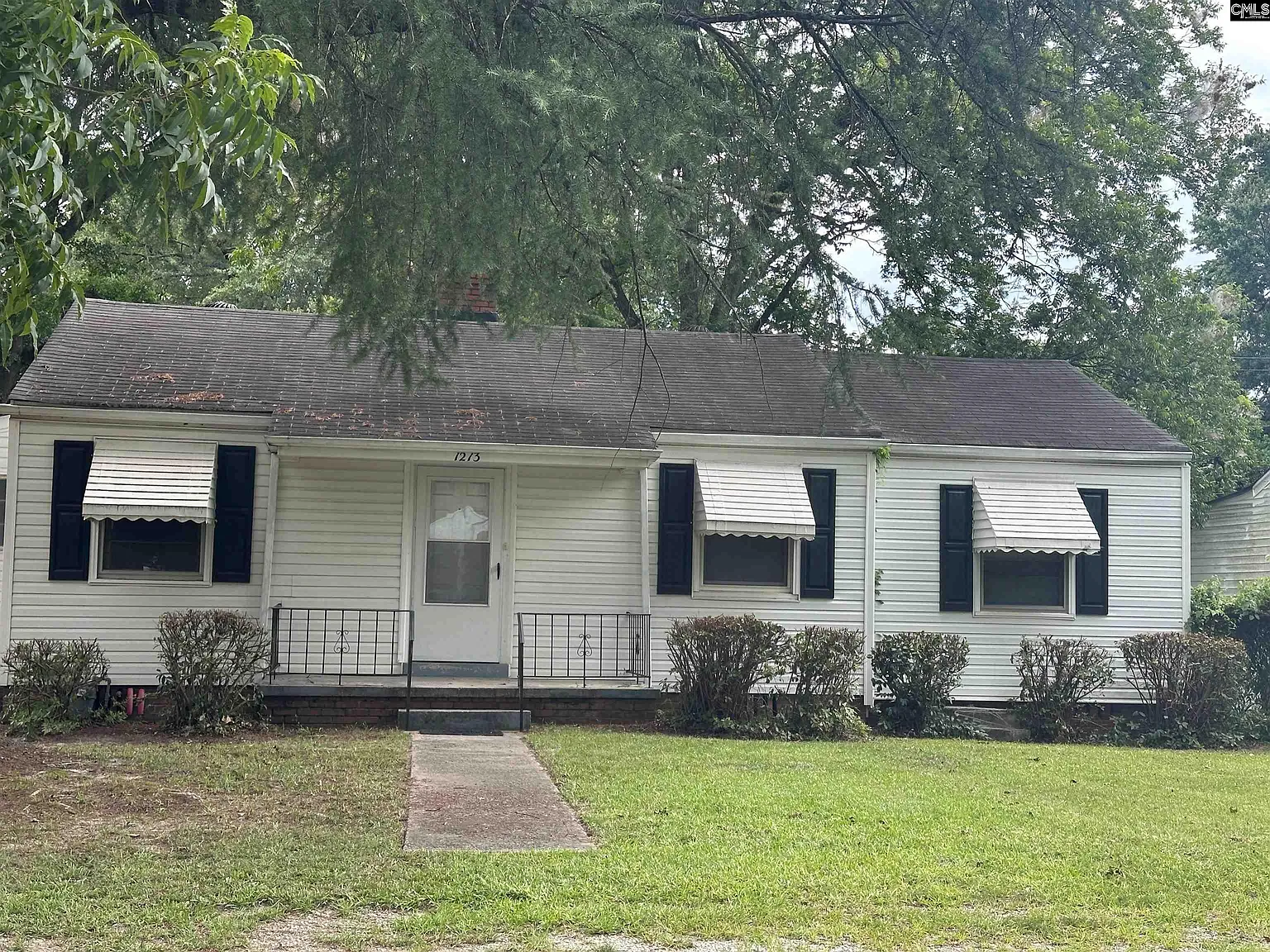 3 bed, 989 sqft, $1,275 — Photo 1