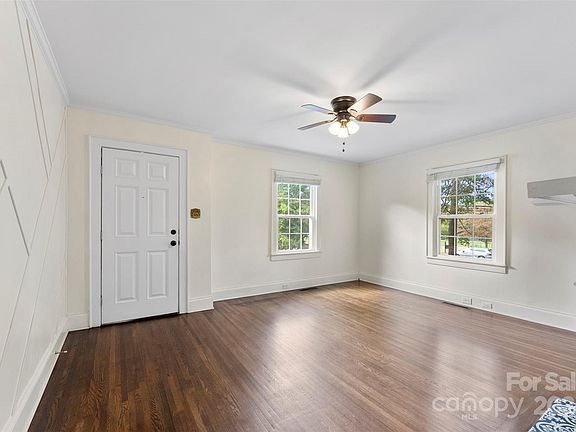 4th image of 516 W 6th Ave