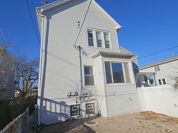 2nd image of 1108 Lathrop Ave