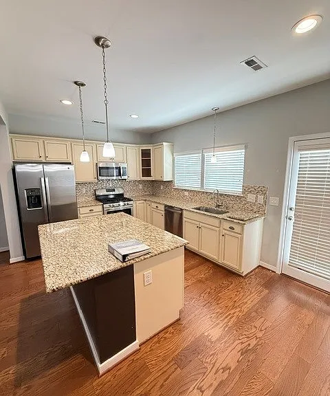 8057 Ellendale Dr — Photo 6
