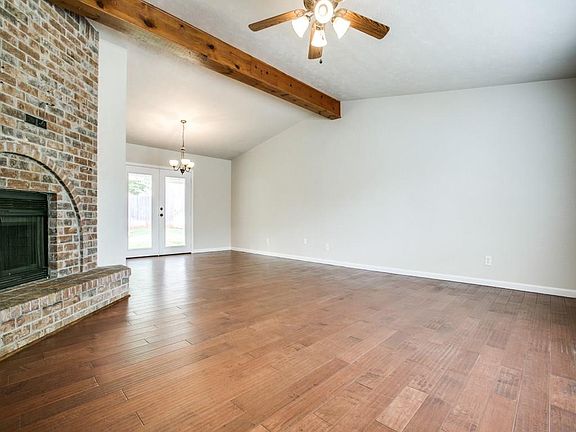 4th image of 2601 Underwood Ln