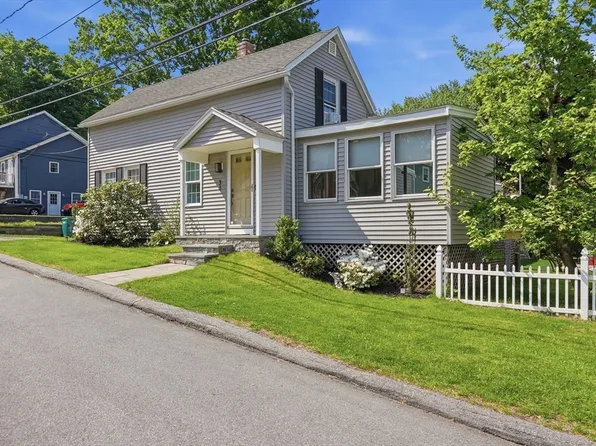 31 Houghton St, Woburn, MA 01801