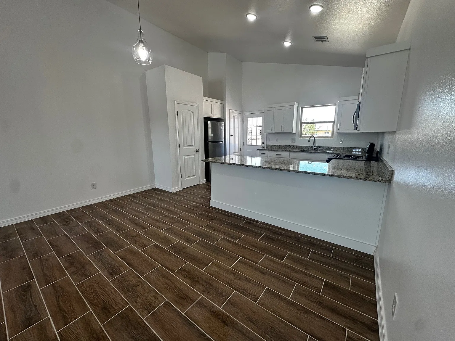 4 bed, 2.5 bath, 1575 sqft, $1,675 — Photo 4