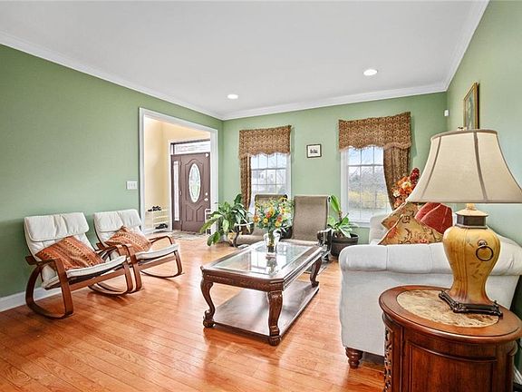 4th image of 9 Blossom Hill Dr