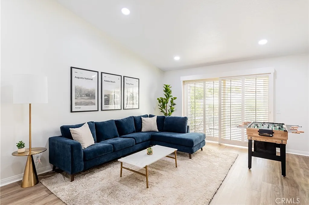 2 bed, 1330 sqft, $3,250 — Photo 2
