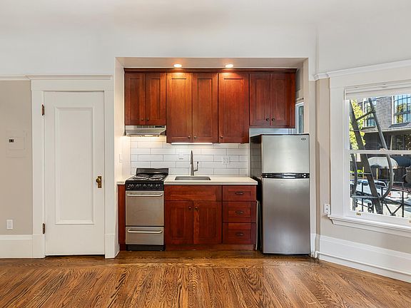 4th image of 929 Pine St APT 201