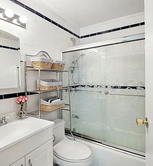 215 E 24th St #312 — Photo 6