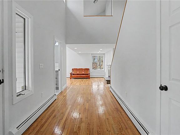 4th image of 26 Trout Brook Ln