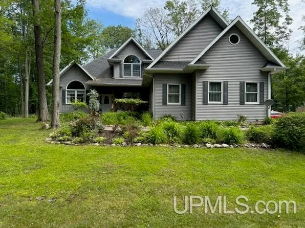 W8758 Bass Lake Access Rd, Iron Mountain, MI 49801