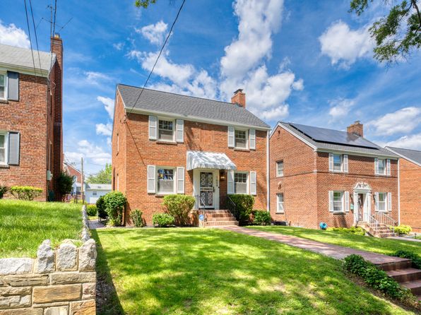 1604 Crittenden St NE