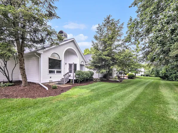 102 Quiet Creek Cir, Chelsea, MI 48118