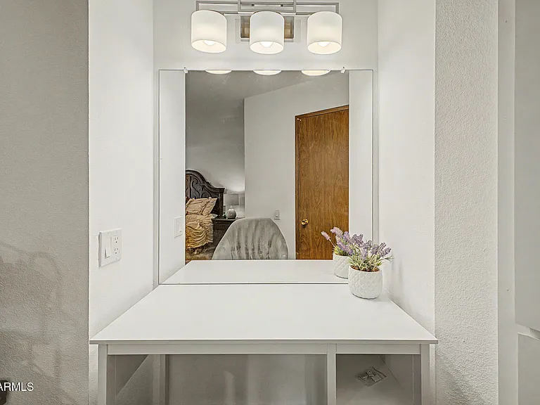 10454 W Palmeras Dr — Photo 13