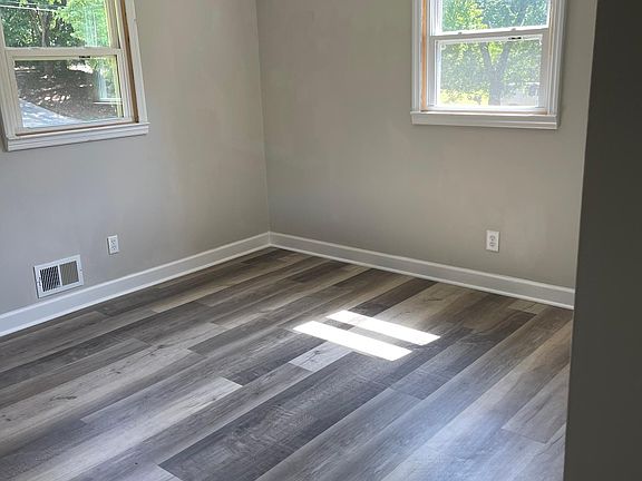 3rd image of 305 Princess Ave