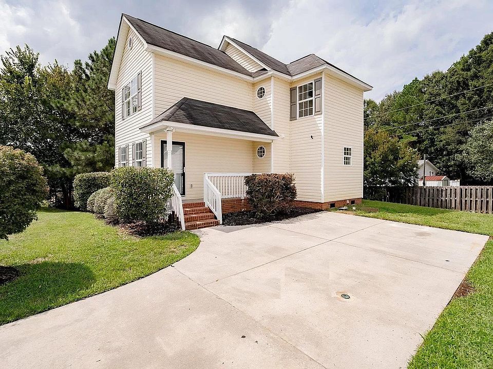 Front of house and driveway