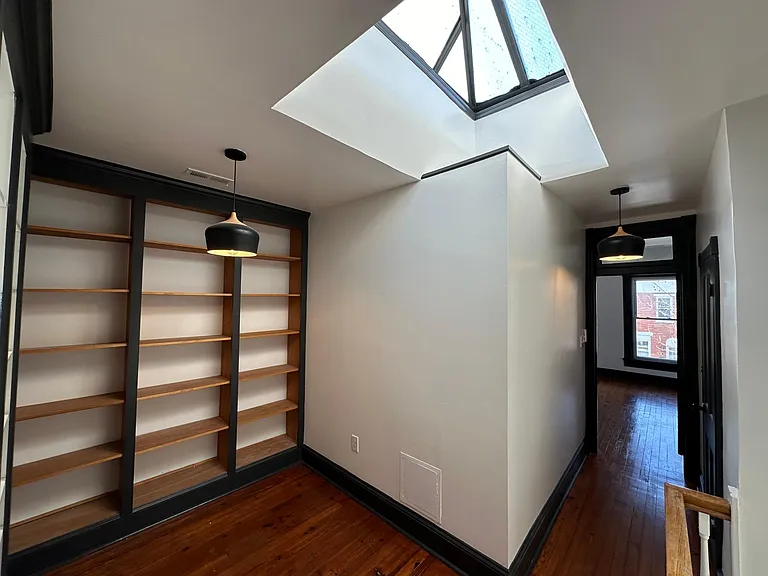 139 N Linwood Ave — Photo 12