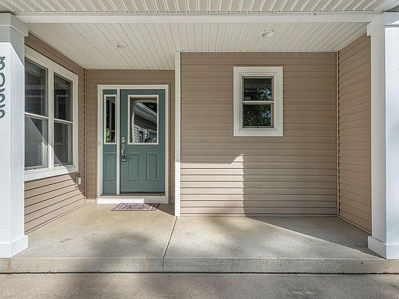 3rd image of 3055 Hoag Ave NE
