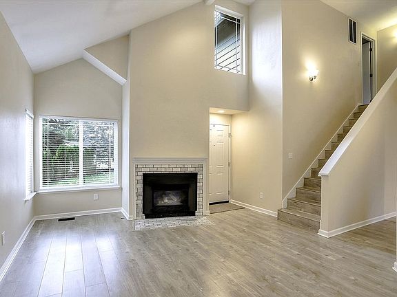 5th image of 15719 88th Avenue Ct E