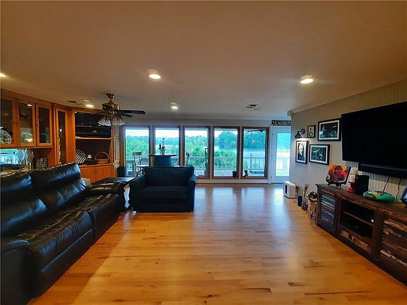 5th image of 41736 Estate Dr