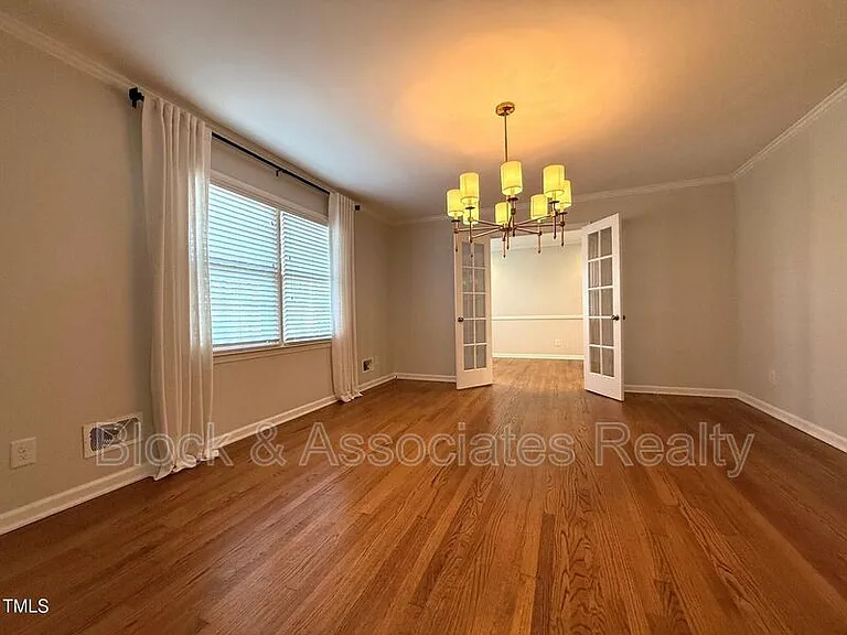 212 Sampson St — Photo 5