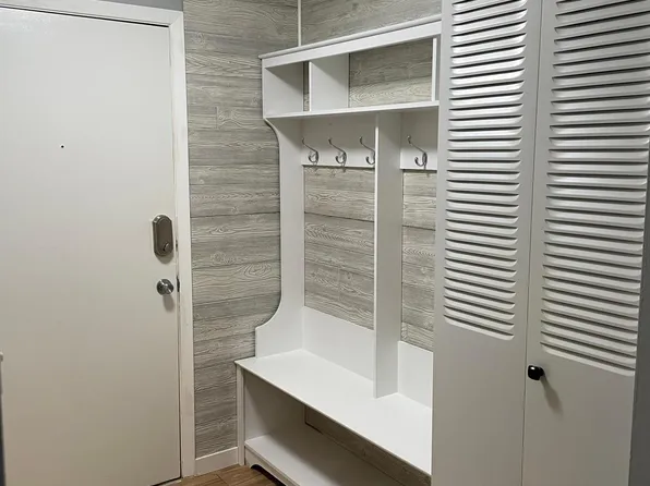 2800 Hillsboro Ave N APT 105, New Hope, MN 55427