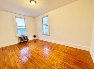 3259 34th St #2, Astoria, NY 11106