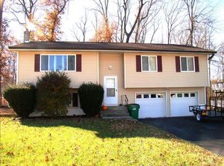 27 Reggie Dr, Wappingers Falls, NY 12590