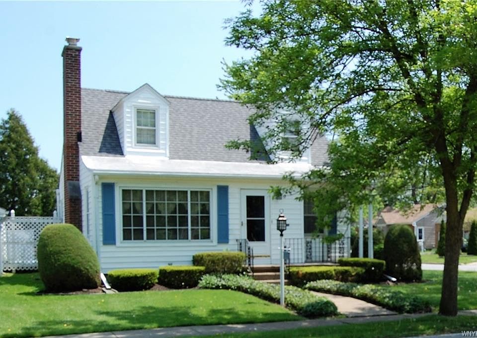1st image of 135 Amsterdam St