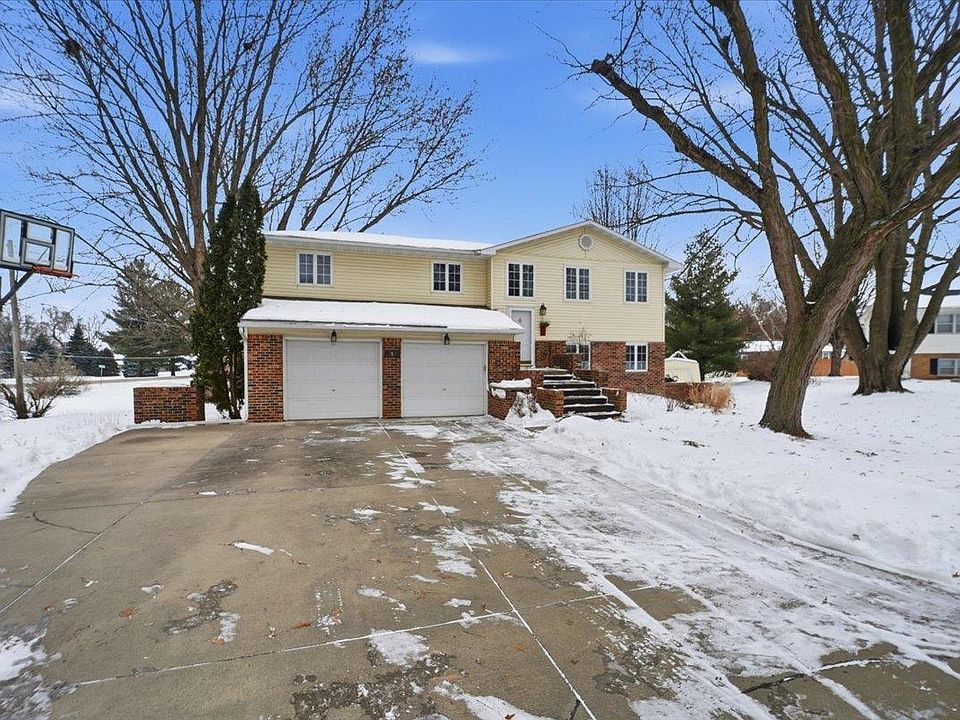 1st image of 5 Hillside Dr E