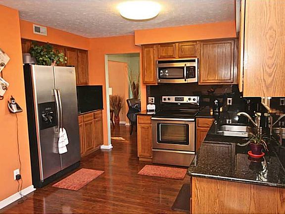 3rd image of 8124 Barksdale Way
