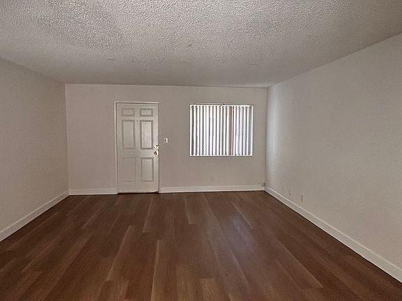 5th image of 1920 Curtis Ave APT B