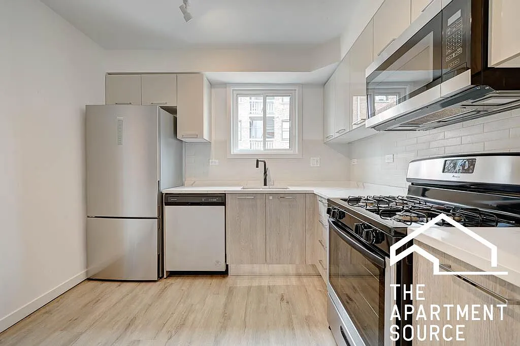 7621 North Sheridan Road #2H — Photo 1
