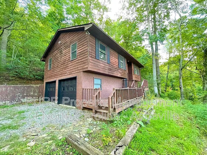 3 bed, 2.5 bath, $1,895 — Photo 1