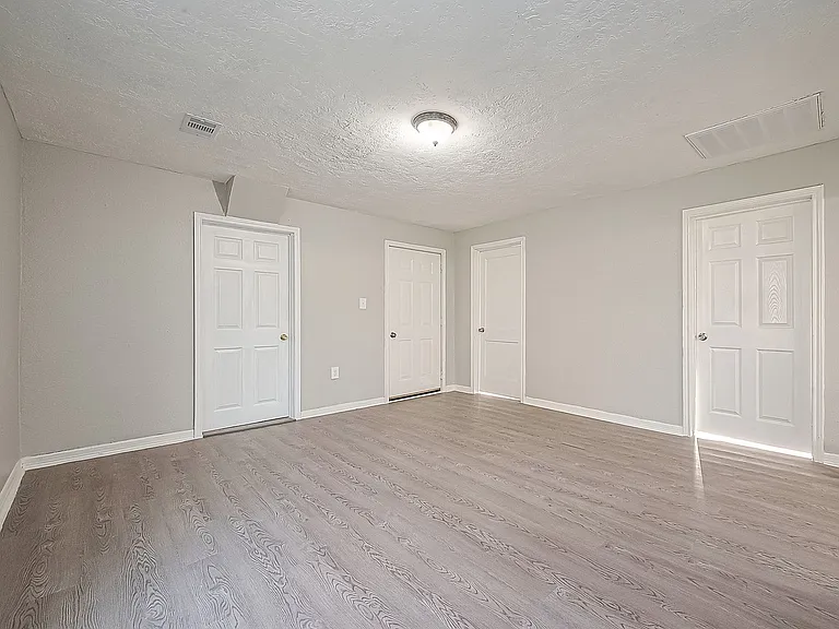 8304 Darien St — Photo 3