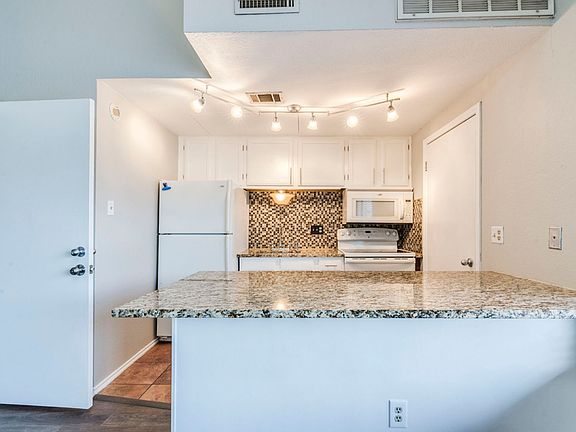 4th image of 601 Nelray Blvd APT 13