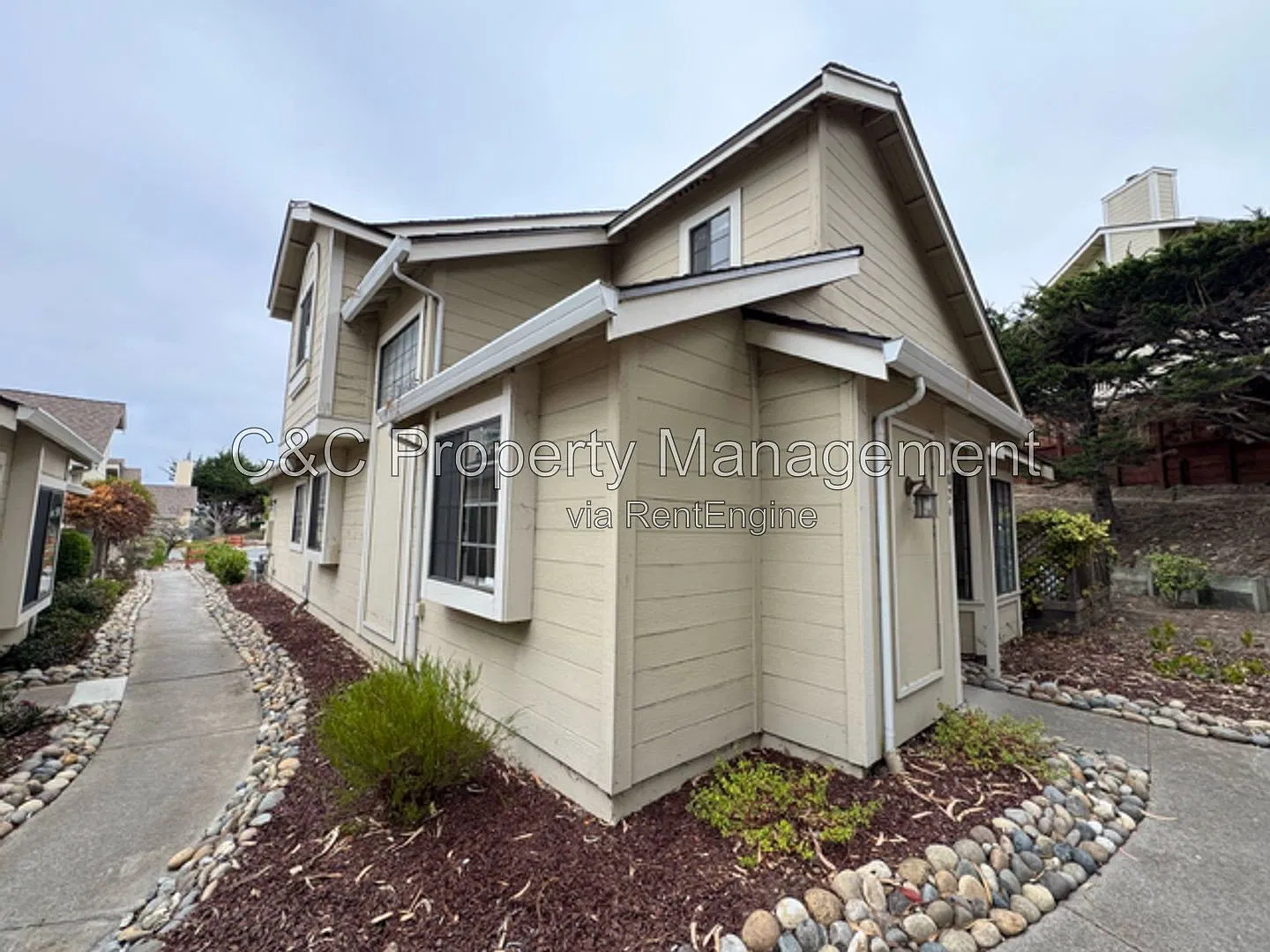 3 bed, 2.5 bath, 1382 sqft, $3,995 — Photo 2