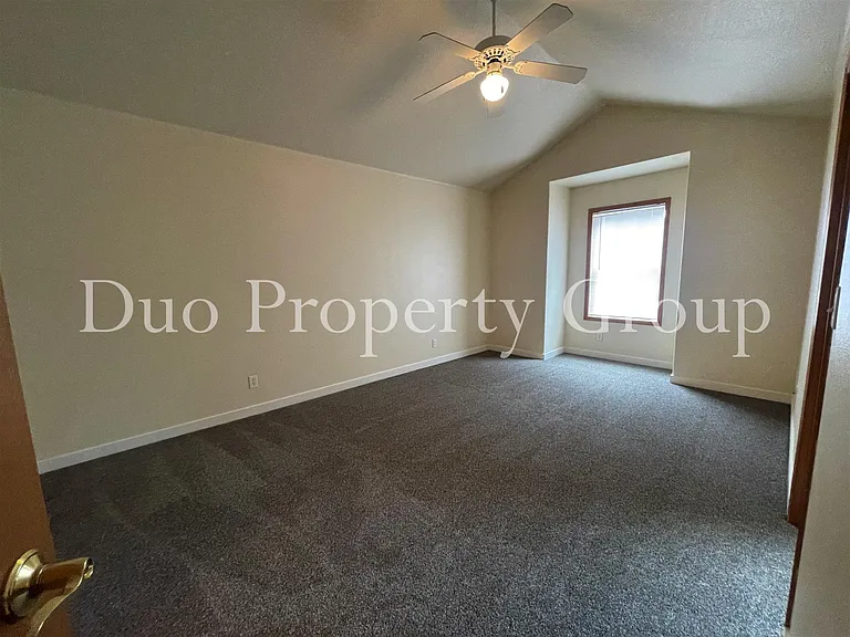 610 S 41st Ct — Photo 15